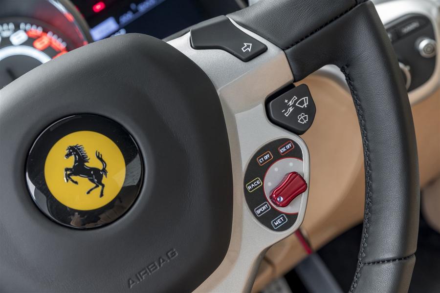 Детали интерьера Ferrari F12berlinetta The Actor (228828) 2017 года  (фото 4 из 38)